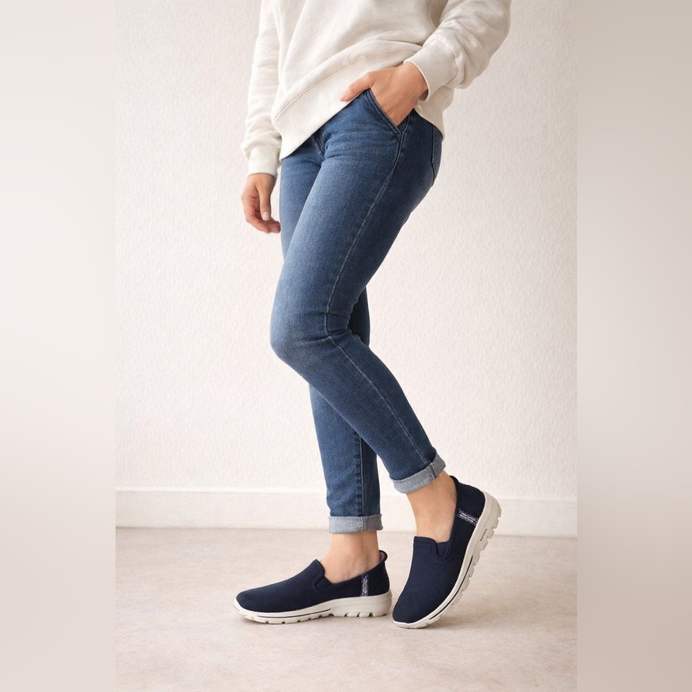 Skechers GOwalk‎ Slip-On Sneakers Women’s Size 6 Navy Excellent Condition